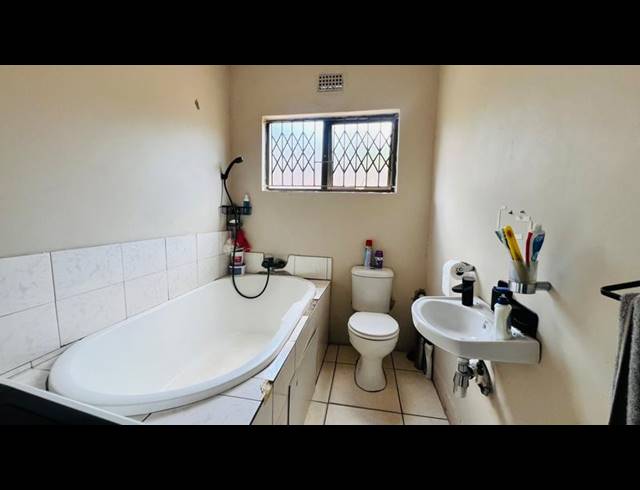 2 BEDROOM HOUSE FOR SALE IN NTUZUMA